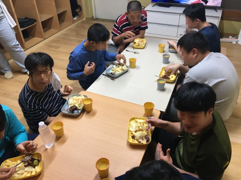 한후남씨_생일_과자파티 (3).jpg