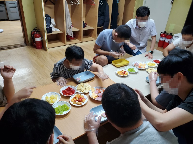 카나페만들기_단체사진 (3).jpg